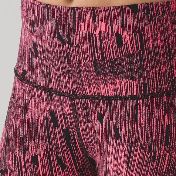 Lululemon High Times Luxtreme Down Pour Coral - Picture 2 of 4